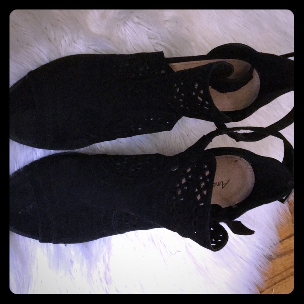 Opened toe heels! Color: Black! Design: triangles